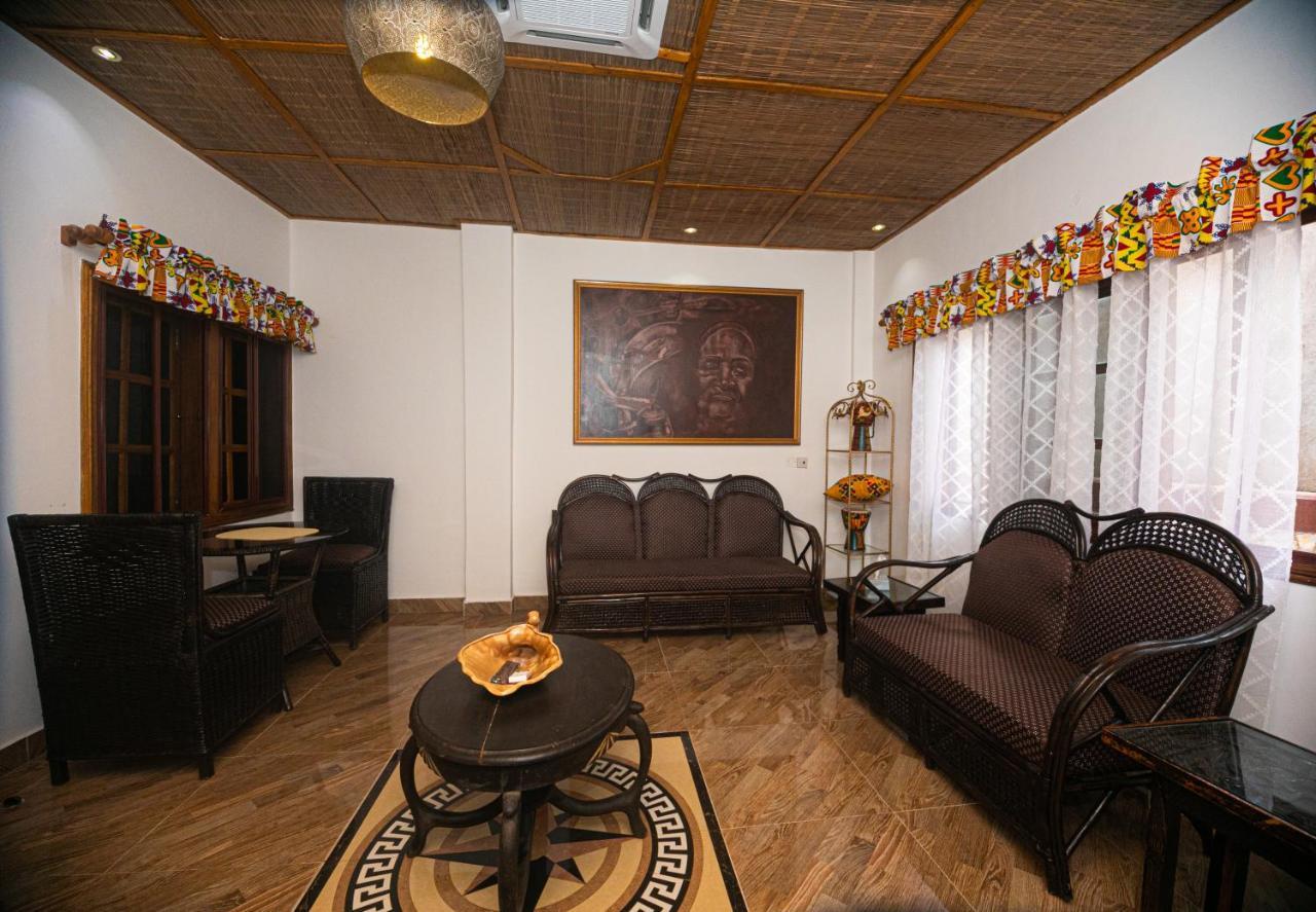 Ike'S Cultural Village Кумасі Екстер'єр фото